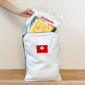 飼い主さんの防災バッグに入れられる大きさです。