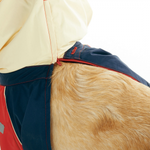 あらかじめファスナーの先端がつながった状態で着せやすい。