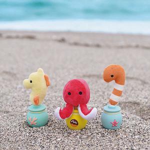 海で佇む仲間たち