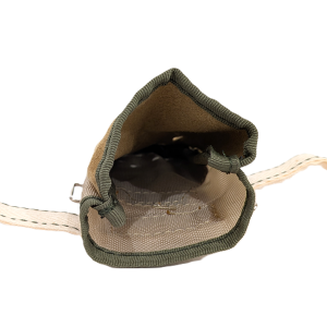 履き口ががばっと開くので、履かせやすい。