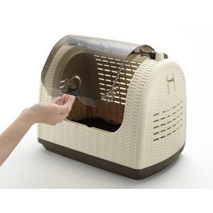 ロック付き扉で中からは開かずに安心。