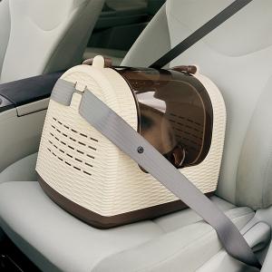 シートベルトで固定できます。/サイドの引っ掛け部分に掛けるだけ。/通院やドライブ時も安心。