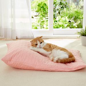 ピンク/寝たきりの猫もソフトに包むサイズと感触です。